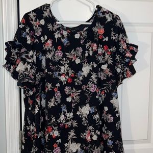 Lane Bryant top size 24 cute sleeves light weight